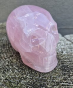 Alternative view of Braziliaanse rozenkwarts skull