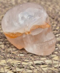 Alternative view of Rode hematiet in kwarts skull 2