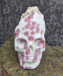 Walmere schedel roze toermalijn in kwarts