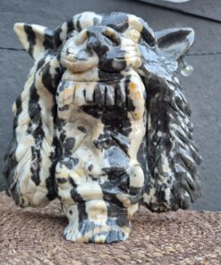 Jade warrior met wolfskop