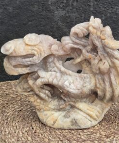 Alternative view of Maansteen draak veel flash