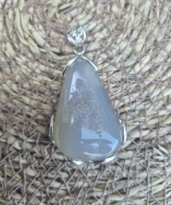 Alternative view of Agaat hanger